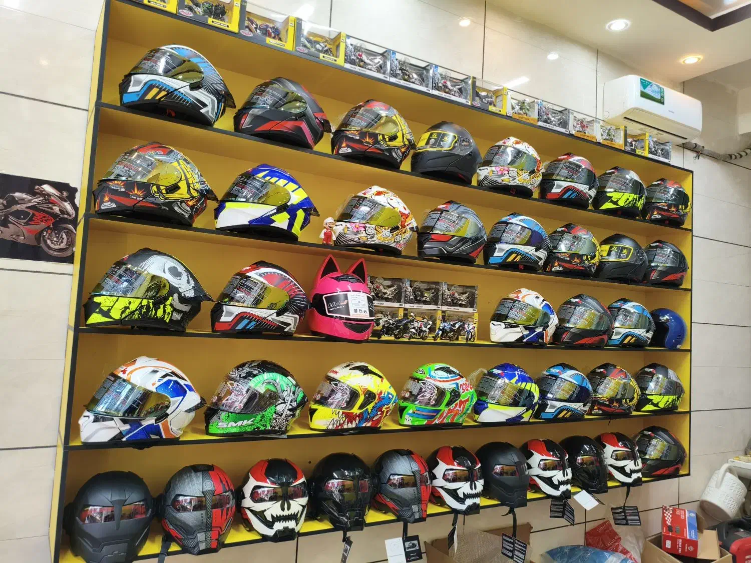 فروش اگزوز قهرمانی کلاه کاسکت پروتکشن|قطعات یدکی و لوازم جانبی|اصفهان, خانه اصفهان|دیوار