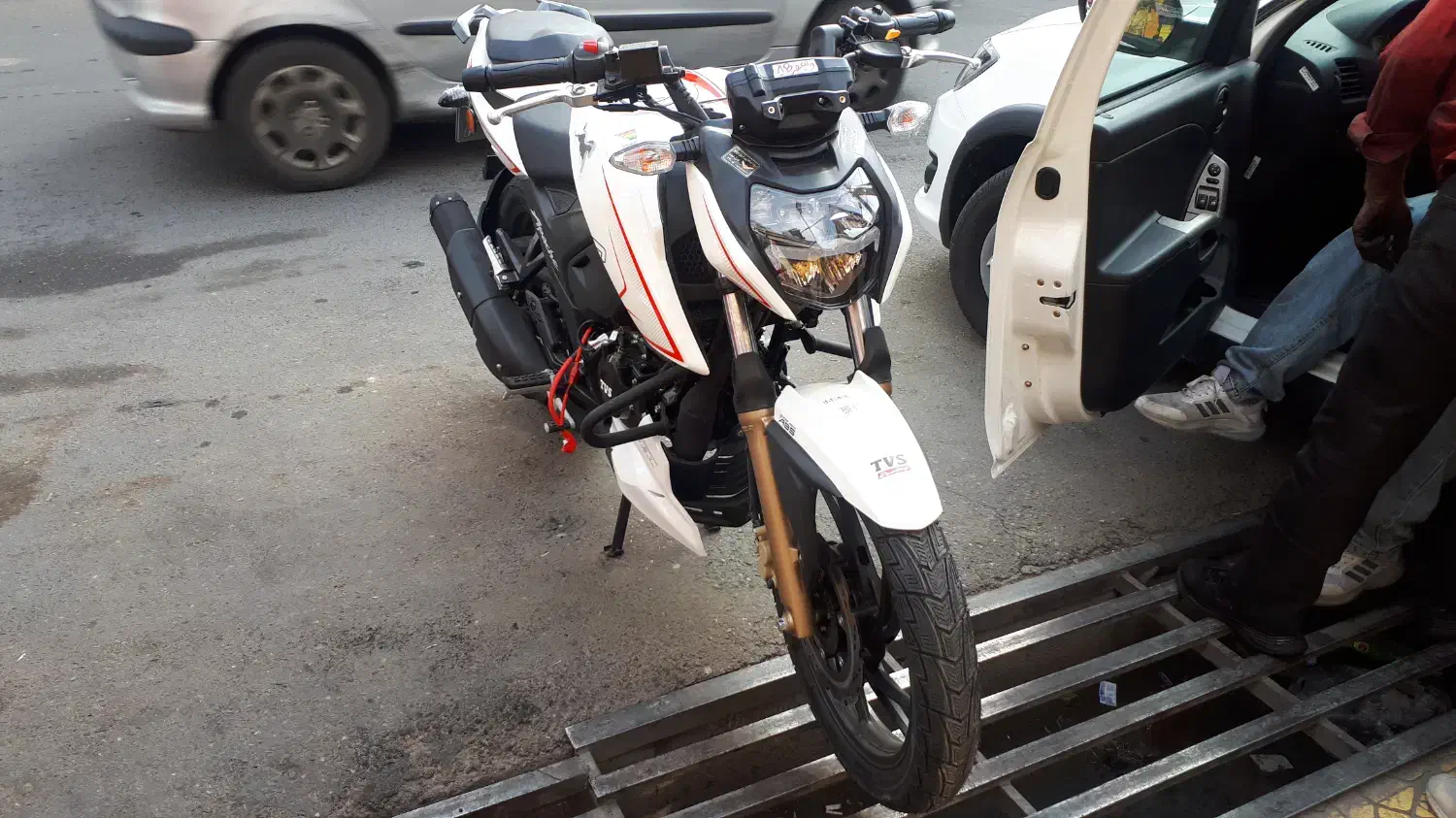 آپاچی ۲۰۰ نیوفیس صفر|موتورسیکلت|اسلام‌شهر, شهرک الهیه|دیوار