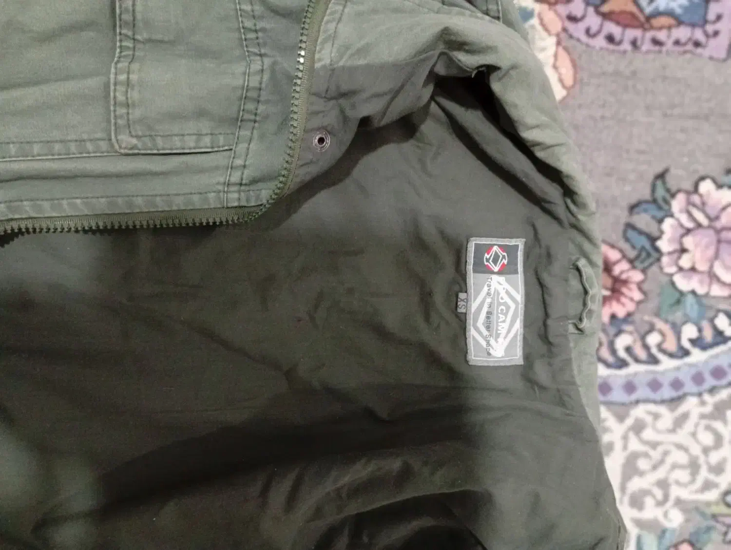 کابشن امریکایی|لباس|قم, قلعه کامکار|دیوار