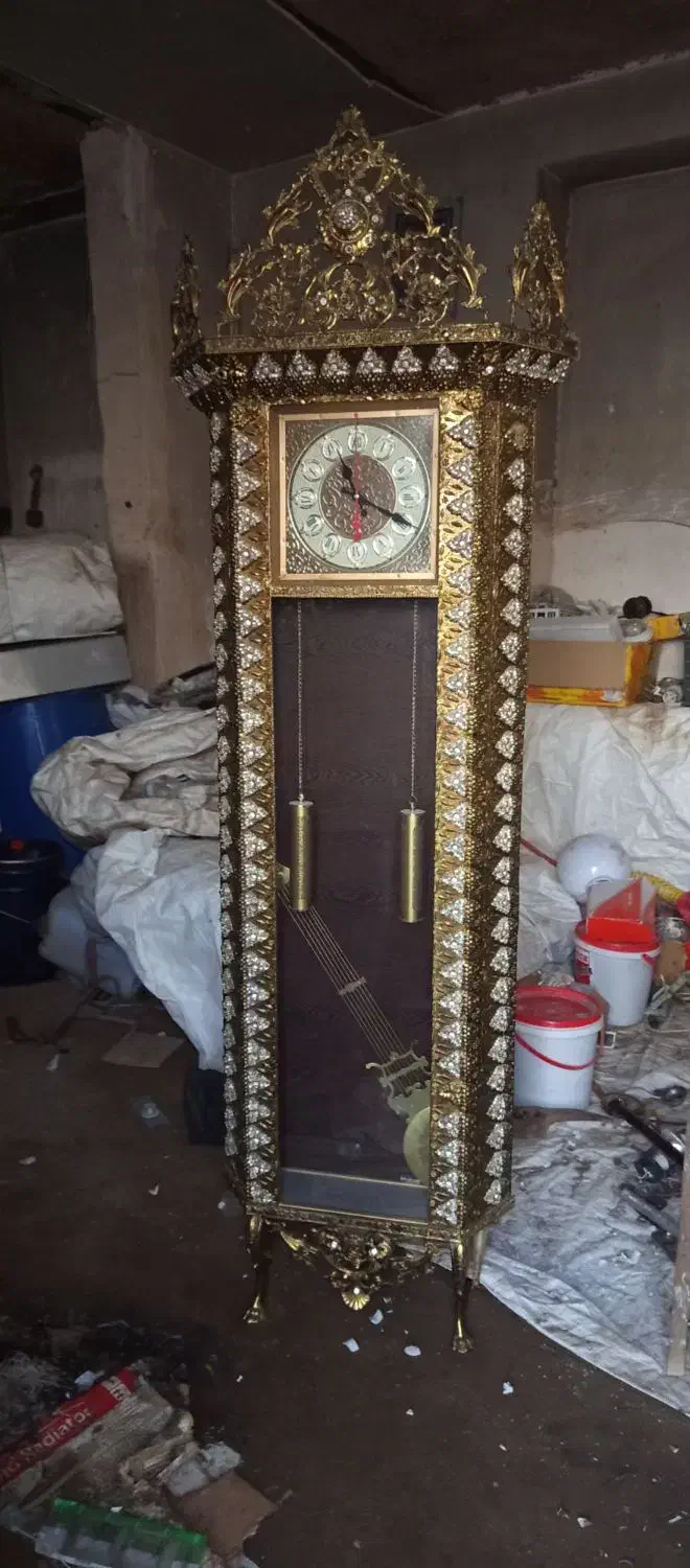 ویترین برنجی ساعت دار|صنایع دستی و سایر لوازم تزئینی|قم, بیست متری ولیعصر|دیوار