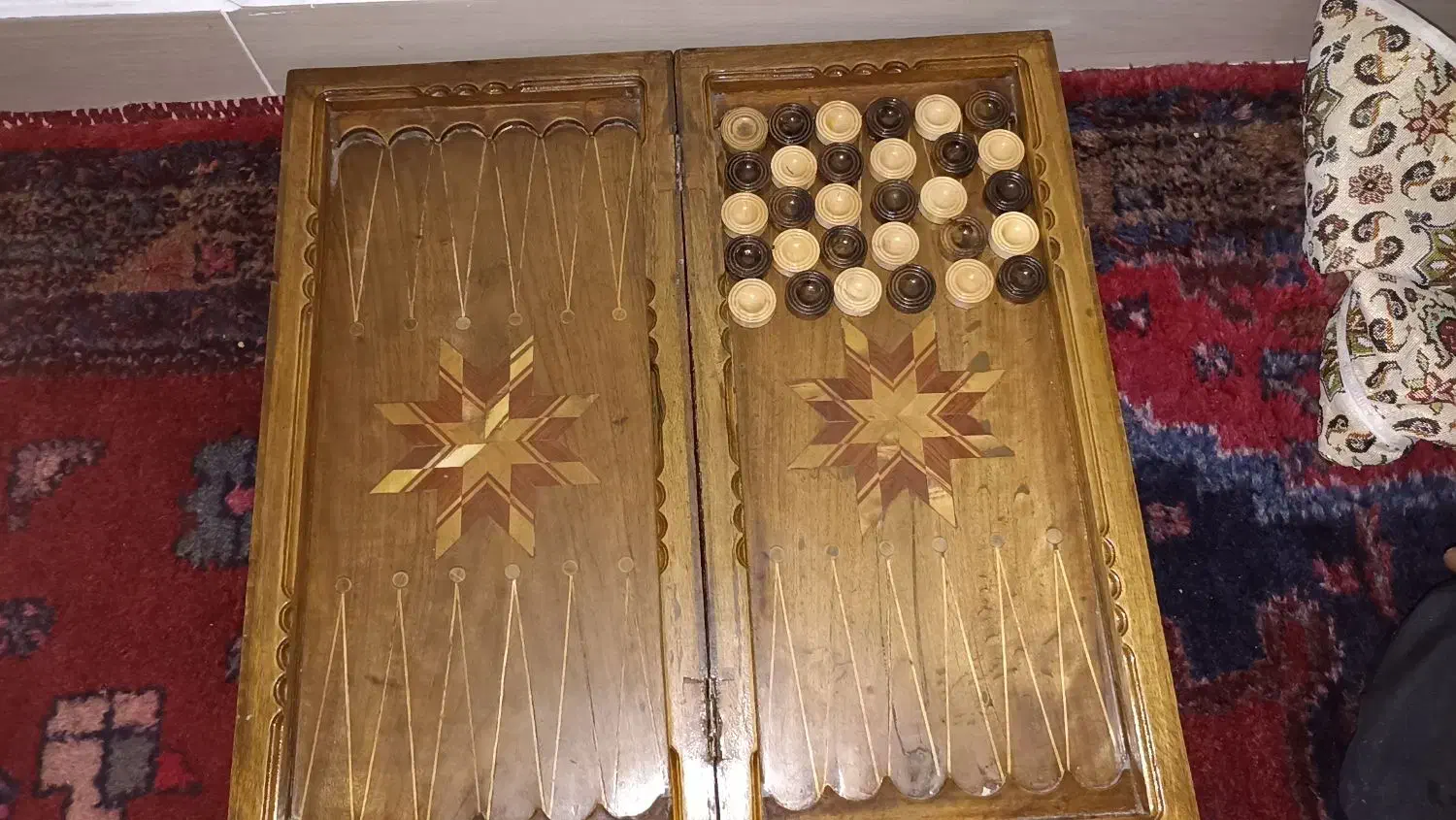 تخته نرد|کلکسیون اشیاء عتیقه|سریش آباد, |دیوار