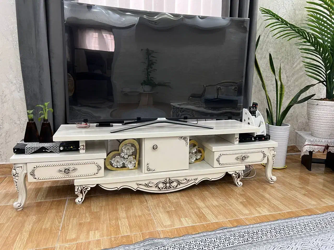 **میز تی وی**|میز تلویزیون|رشت, دیانتی|دیوار