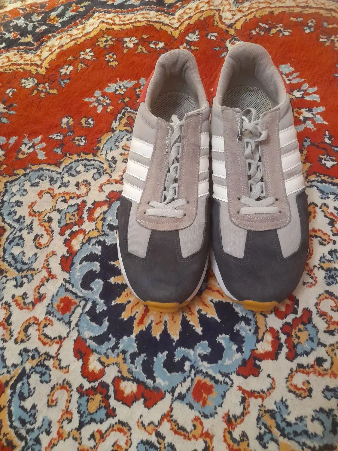 دوجفت کتونی سالم تمیز|کیف، کفش، کمربند|رباط‌کریم, رباط‌کریم|دیوار