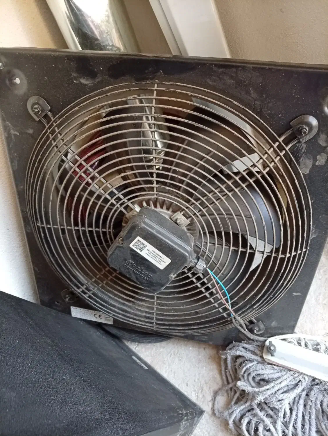 فن دمنده تک فاز|پنکه و تصفیهکنندهٔ هوا|کرج, اصفهانیها|دیوار