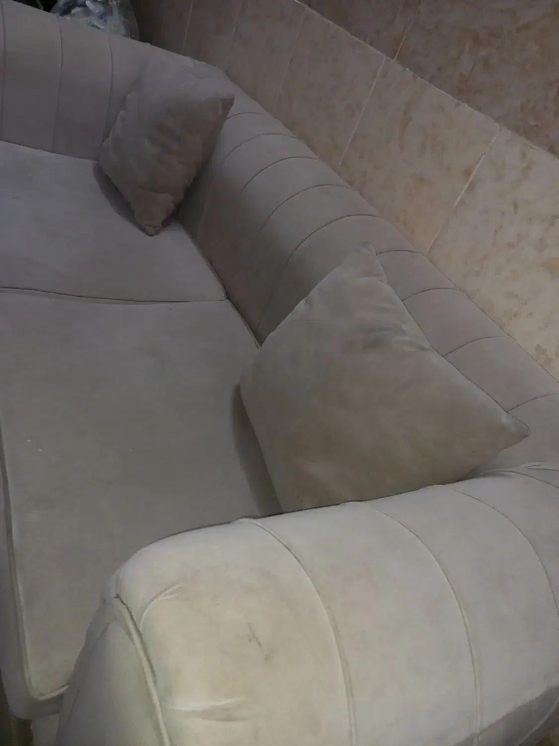 یک عدد کاناپه چستر|مبلمان خانگی و میز عسلی|قنوات, |دیوار