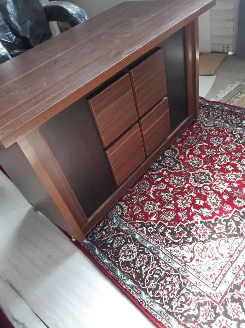 میز اداری|مبلمان اداری|هشتگرد, هیو|دیوار