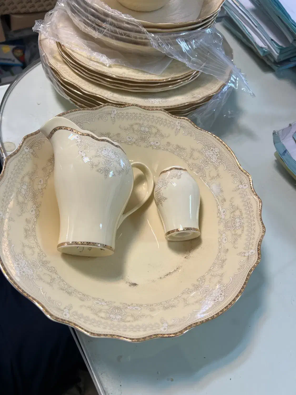 سرویس چینی ۶نفره|ظروف سرو و پذیرایی|مشکیندشت, |دیوار