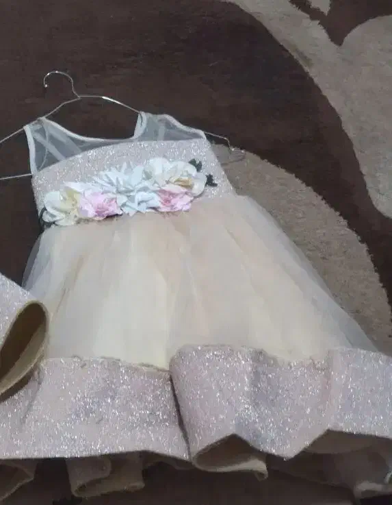 یک لباس عروس دخترانه|کفش و لباس بچه|بیرجند, |دیوار