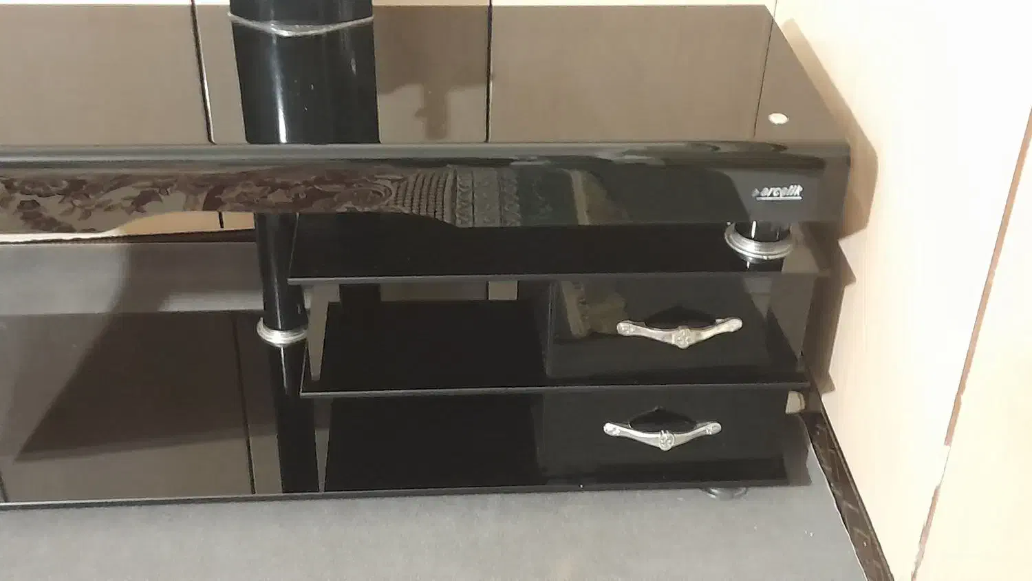 دو عدد میز تلوزیون در حد نو|میز تلویزیون|کنگاور, |دیوار