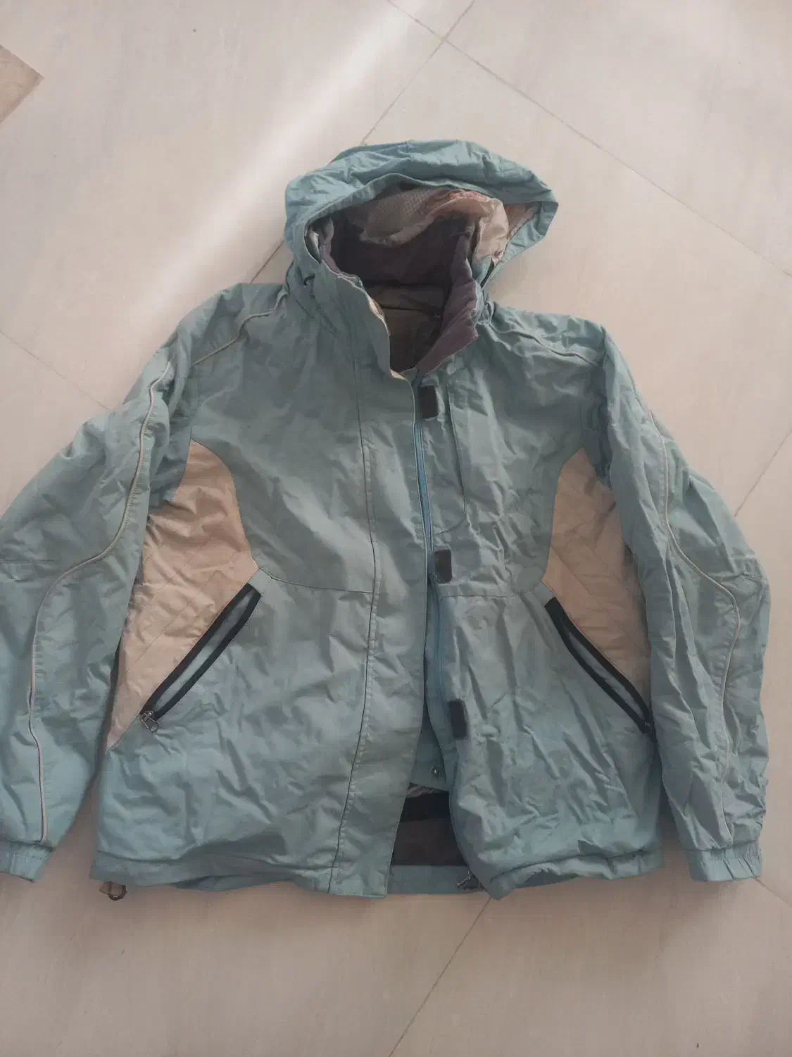 کاپشن|لباس|قرچک, شهرک الحدید|دیوار