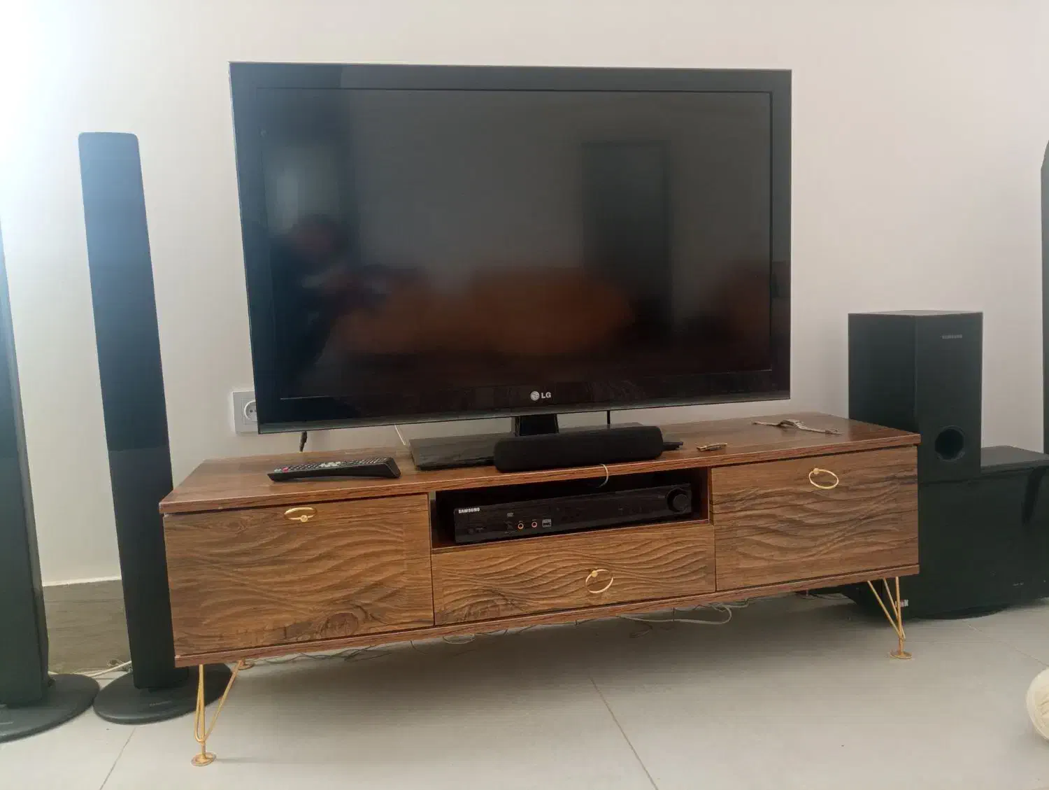 تی وی همراه میز|تلویزیون و پروژکتور|تربت جام, المهدی|دیوار