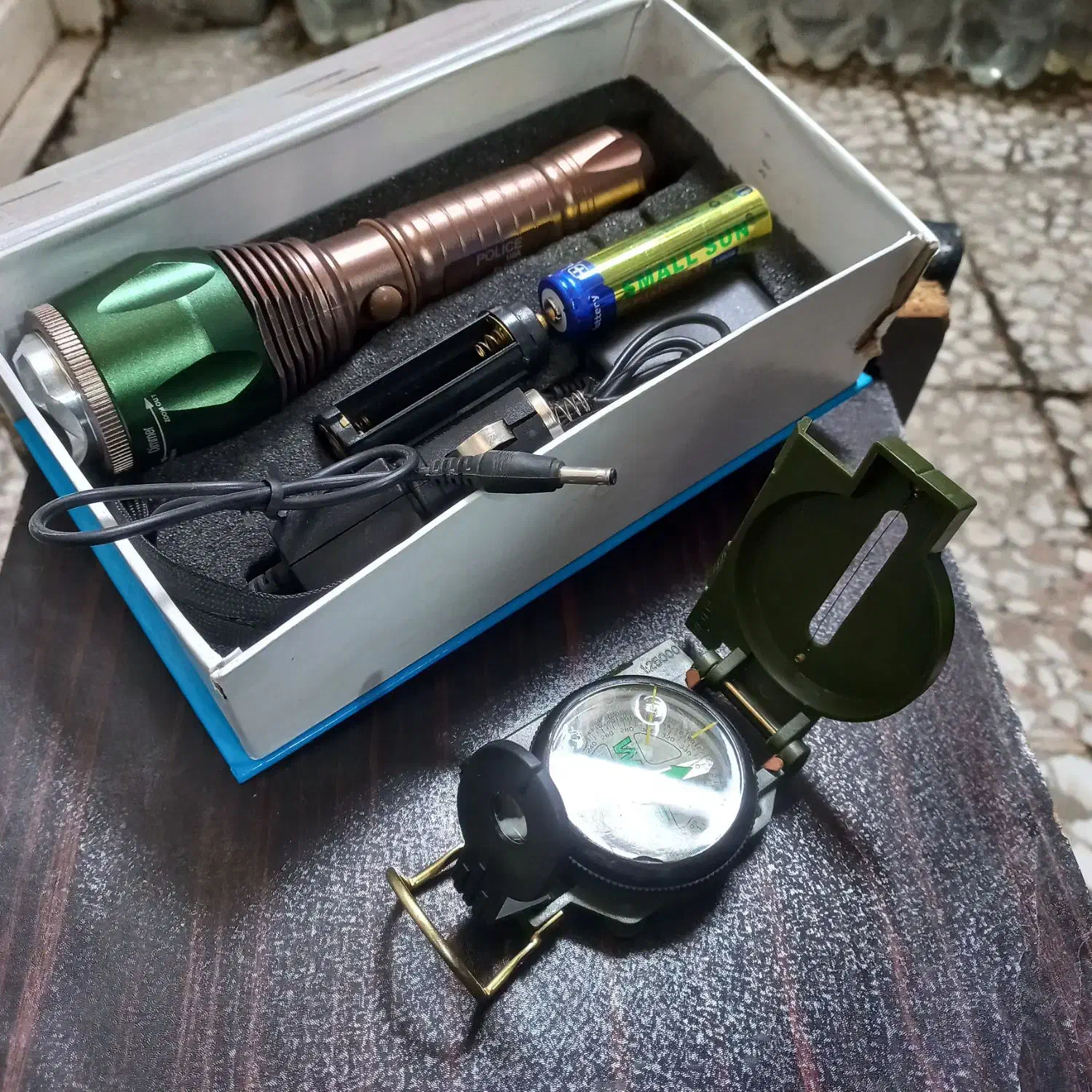 چراغ قوه اسمال سان قطب نما نظامی ودوربین دید درشب|کوهنوردی و کمپینگ|اهواز, کمپلو جنوبی|دیوار