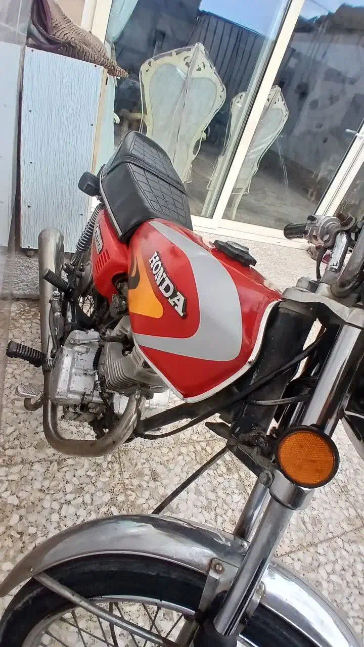 موتور۸۳بامدارک|موتورسیکلت|خمینی‌شهر, |دیوار