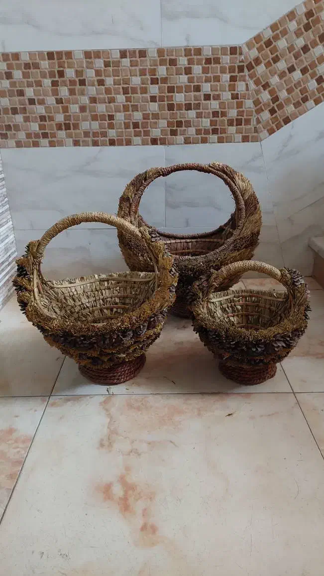 سبد حصیری زیبا و همه کاره|صنایع دستی و سایر لوازم تزئینی|شیراز, قدوسی غربی|دیوار