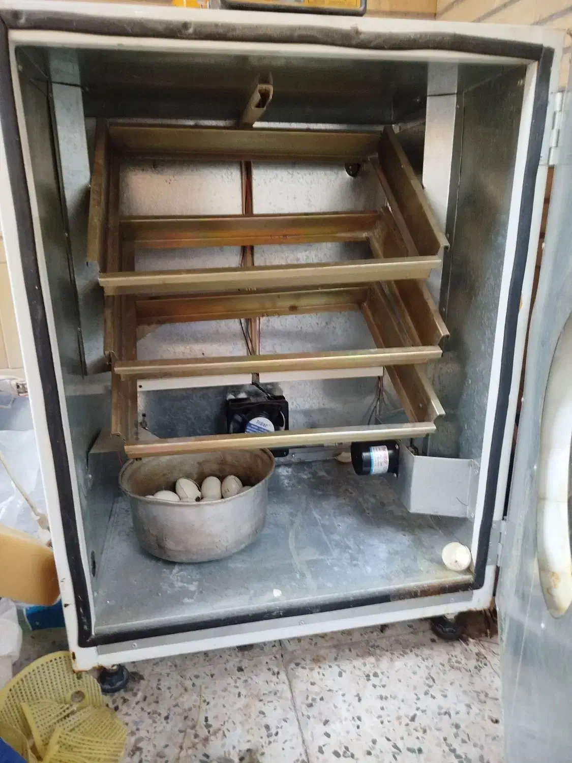 دستگاه جوجه کشی|لوازم جانبی حیوانات|امیدیه, |دیوار