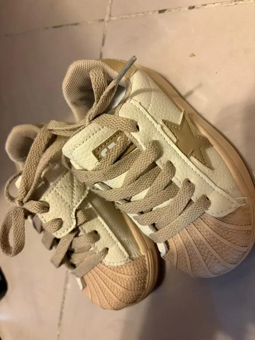 ۴جفت کتونی و نیم بوت بچگانه در حد نو|کیف، کفش، کمربند|رباطکریم, رباطکریم|دیوار