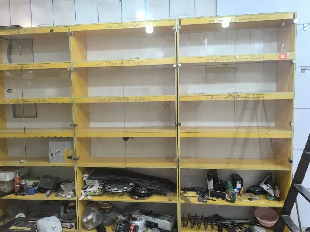 ویترین ایستاده چوبی|فروشگاه و مغازه|شاهینشهر, گزبرخوار|دیوار