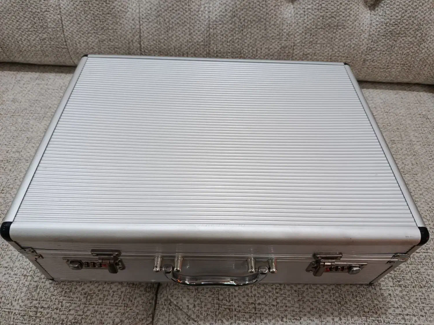 چمدان|کیف، کفش، کمربند|بابل, |دیوار