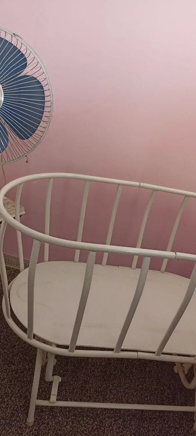 گهواره ولوازم کودک|تخت و صندلی بچه|شاهین‌شهر, مسکن مهر|دیوار
