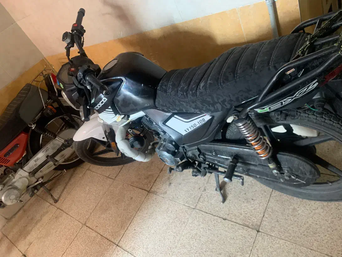 فروشی.|موتورسیکلت|بومهن, |دیوار