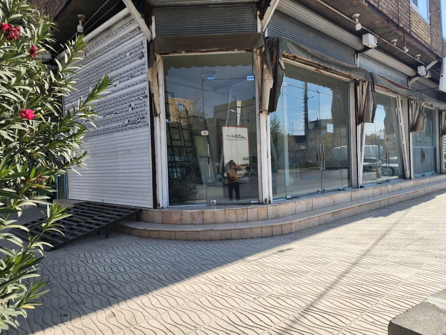 اجاره مغازه ۶۵ متری دو بر تجاری - موقعیت عالی|اجارهٔ مغازه و غرفه|کامیاران, |دیوار