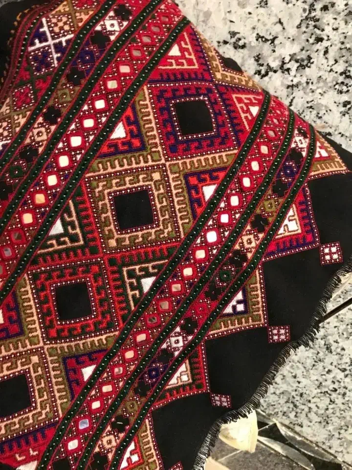 دوخت ایینه وسرتوپ|لباس|یزد, |دیوار