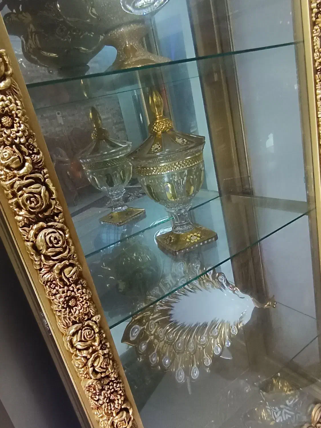 ویترین سالم وتمیز بدون شکستگی وخط وخش|بوفه، ویترین، کنسول|رشت, منظریه|دیوار