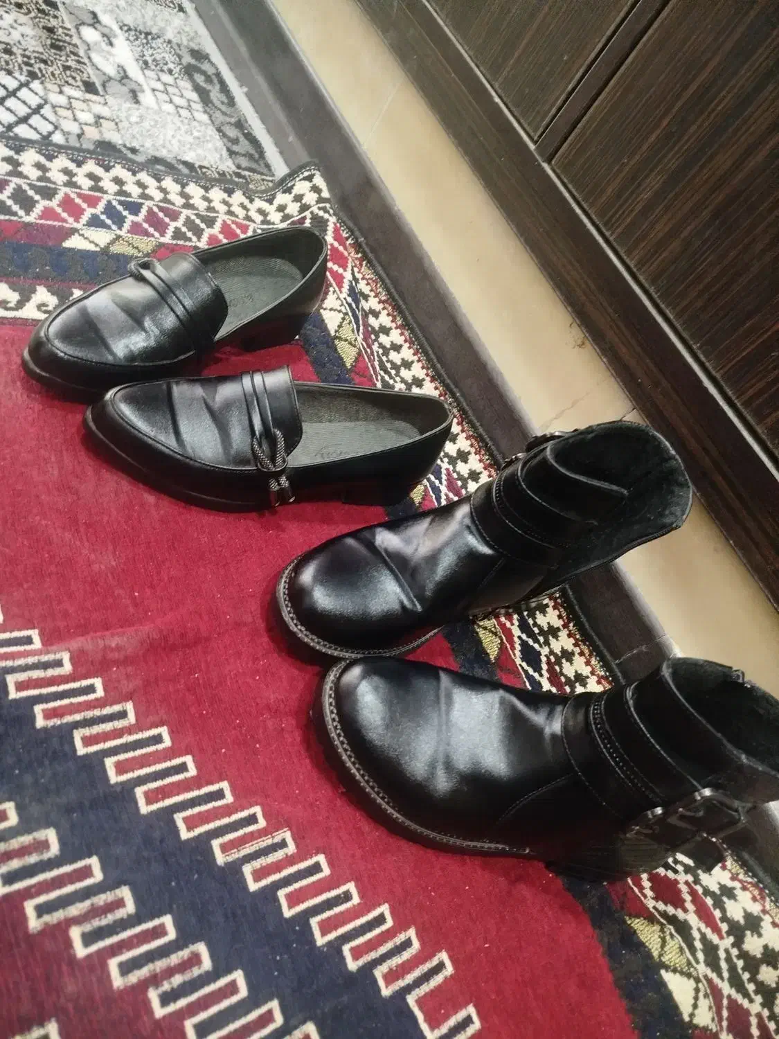 یک عدد بوت و یک عدد کفش زنانه به فروش میرسد|کیف، کفش، کمربند|سیرجان, |دیوار