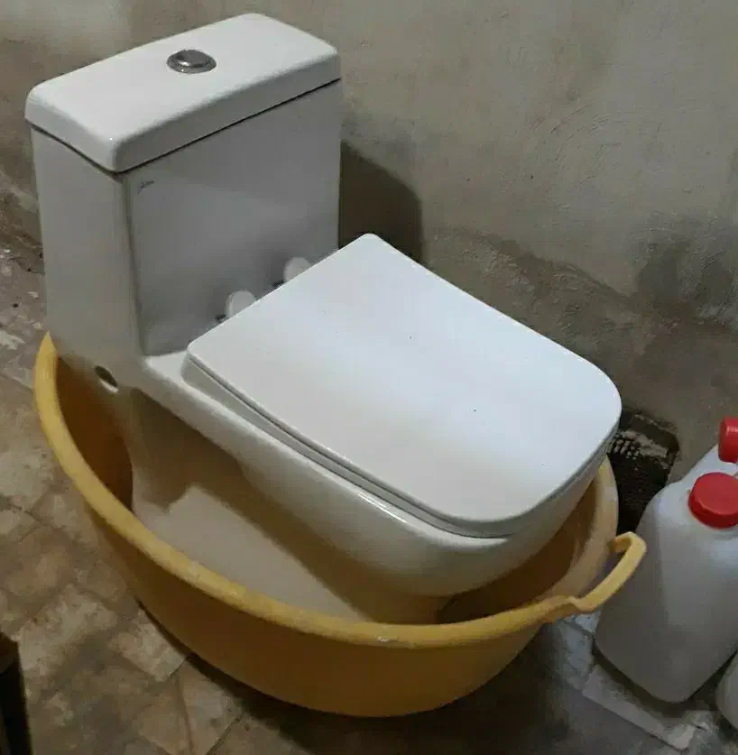 توالت فرنگی|لوازم سرویس بهداشتی|قم, شاه سید علی|دیوار