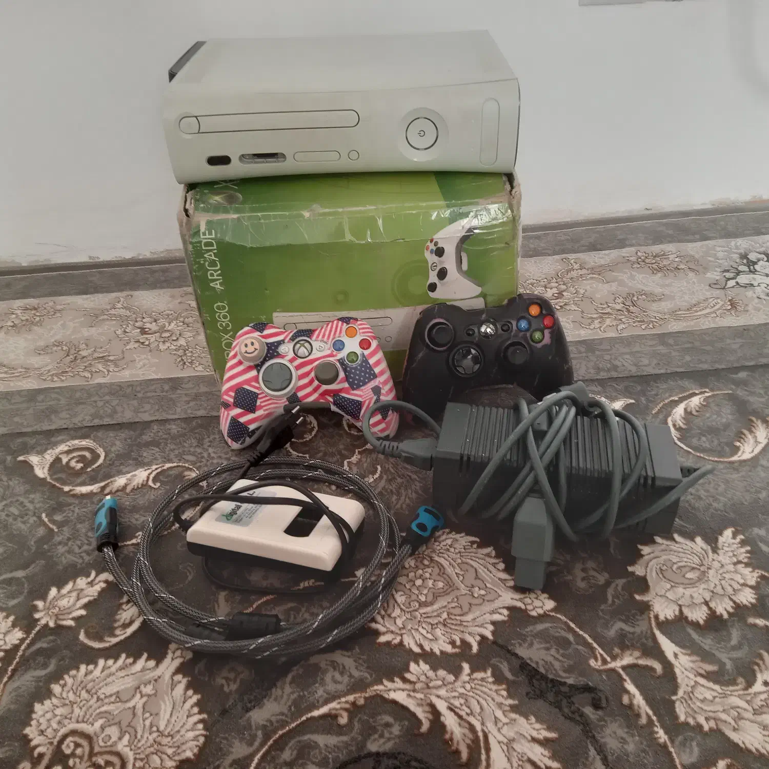 ایکس باکس 360 دو دسته سالم و با شارژر|کنسول، بازی ویدئویی و آنلاین|همدان, |دیوار