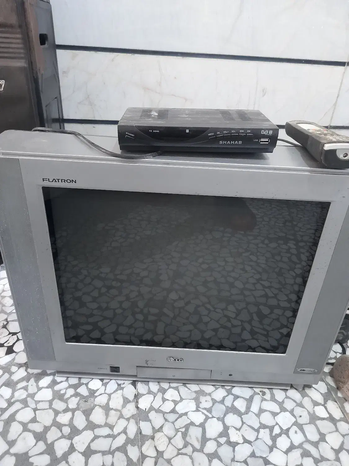 تلویزیون رنگی بزرگ صفحه تخت بهمراه دیجیتال|تلویزیون و پروژکتور|جویبار, |دیوار