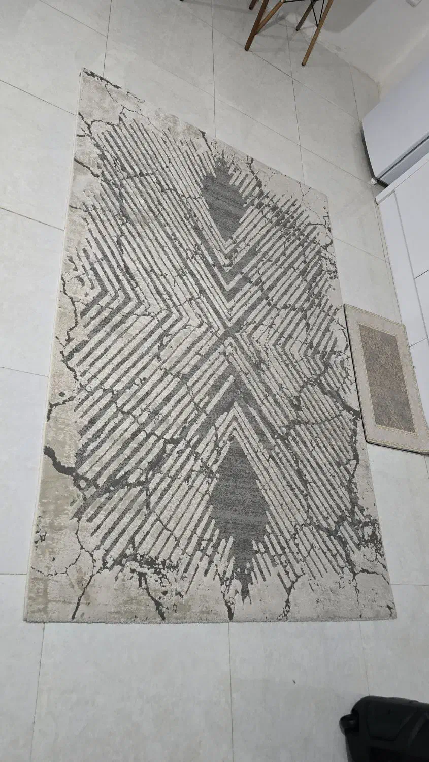 فروش فوری تخت دو نفره و فرش|مبلمان خانگی و میز عسلی|اصفهان, شاه پسند|دیوار