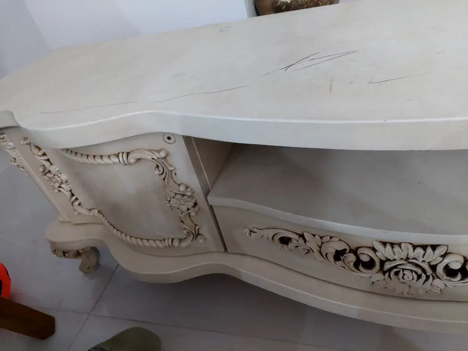 میز تلوزیون کرم رنگ سالم|میز تلویزیون|اندیشه, اندیشه فاز ۳|دیوار