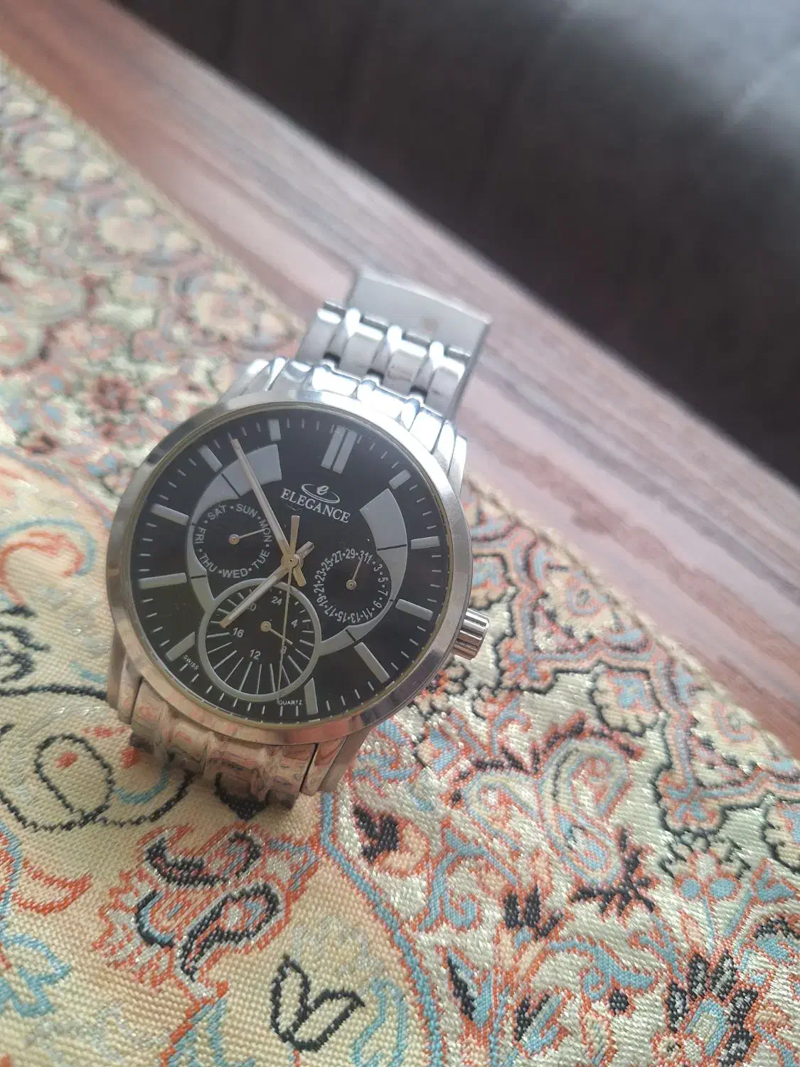 ساعت الگانس|ساعت|پردیس, فاز ۵|دیوار