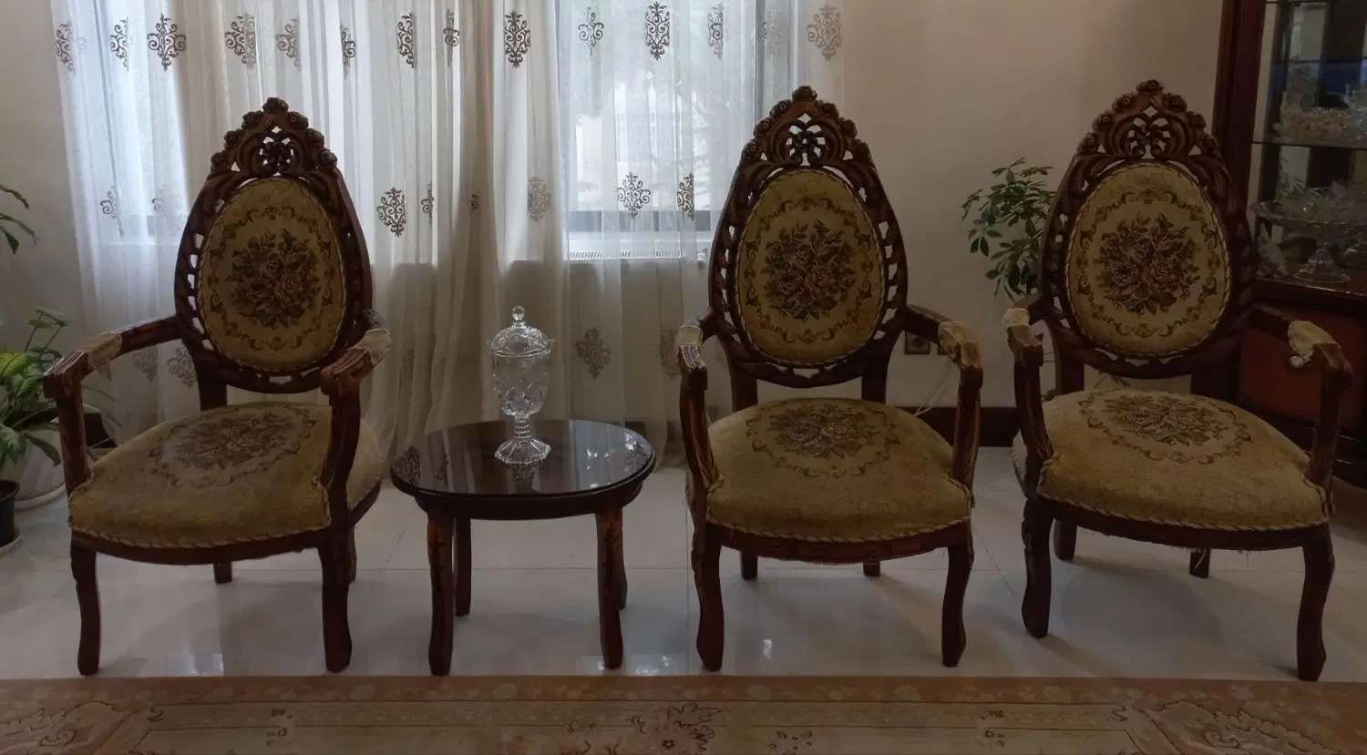 مبلمان|مبلمان خانگی و میز عسلی|اندیشه, اندیشه فاز ۴|دیوار