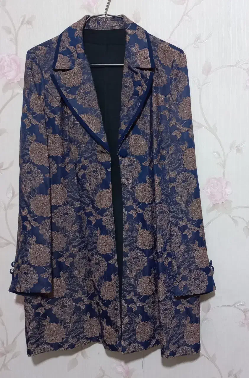 کت تک|لباس|تهران, بهداشت|دیوار