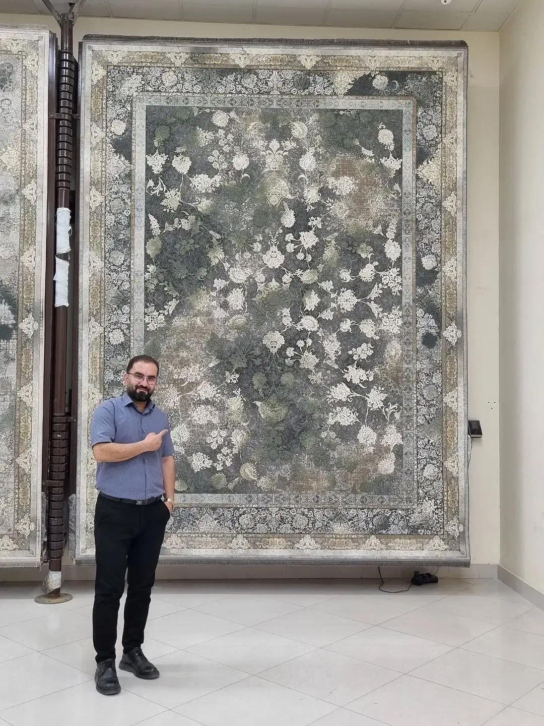 افشان دودی ۹.۶.۱۲ موجود۱۲۰۰|فرش|شیراز, قلات|دیوار