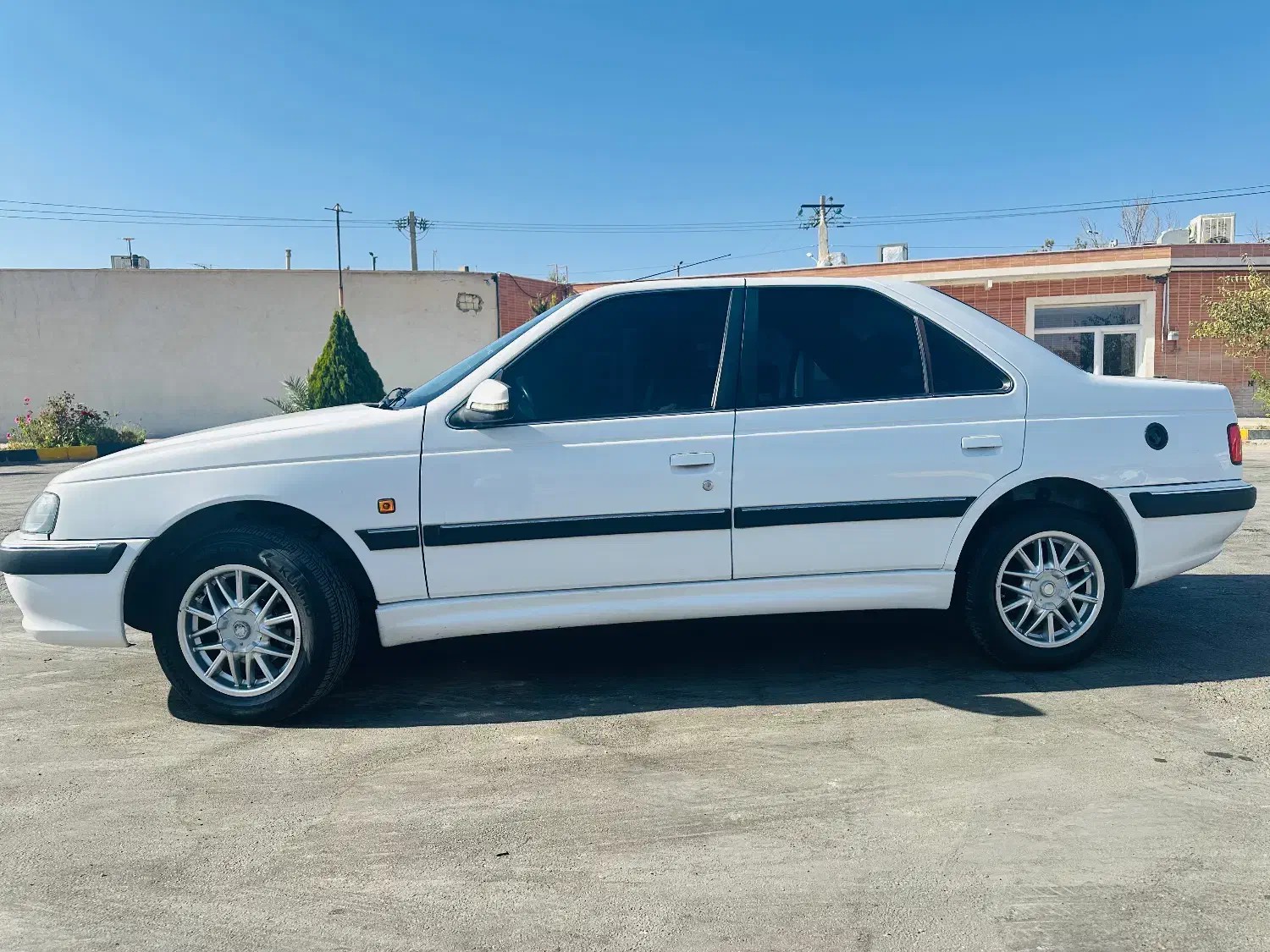 پارس دوگانه کارخانه|خودرو سواری و وانت|اصفهان, سرچشمه|دیوار