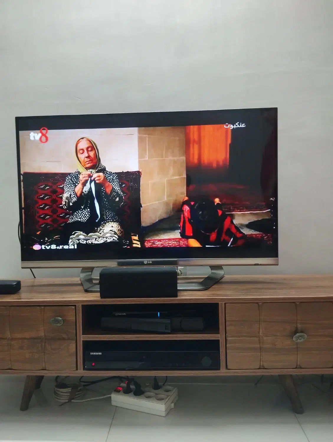 تلویزیون LG|تلویزیون و پروژکتور|اصفهان, شهرک کاوه|دیوار