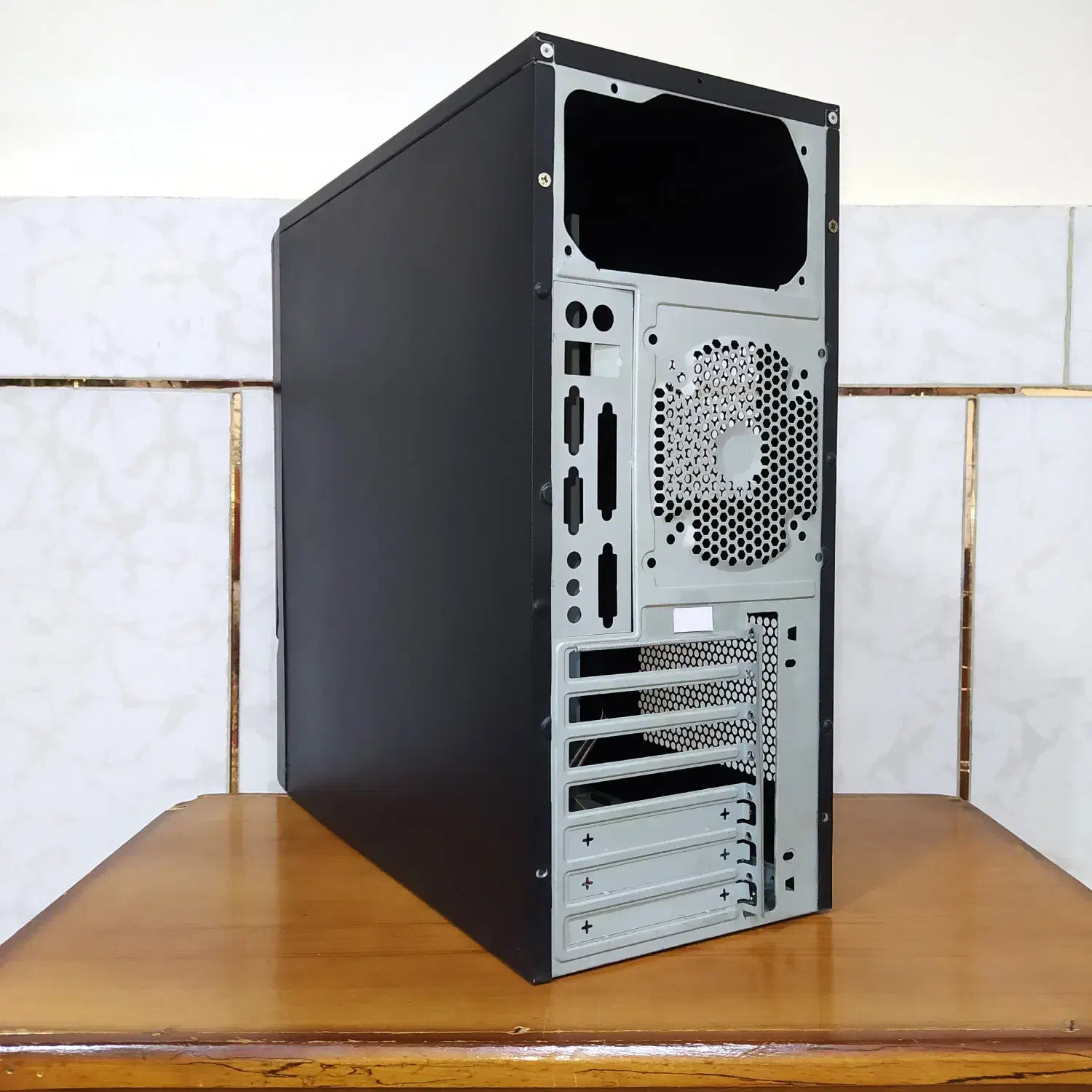 پوسته یا قوطی کیس مشکی|قطعات و لوازم جانبی رایانه|نجف‌آباد, شهید رجایی|دیوار