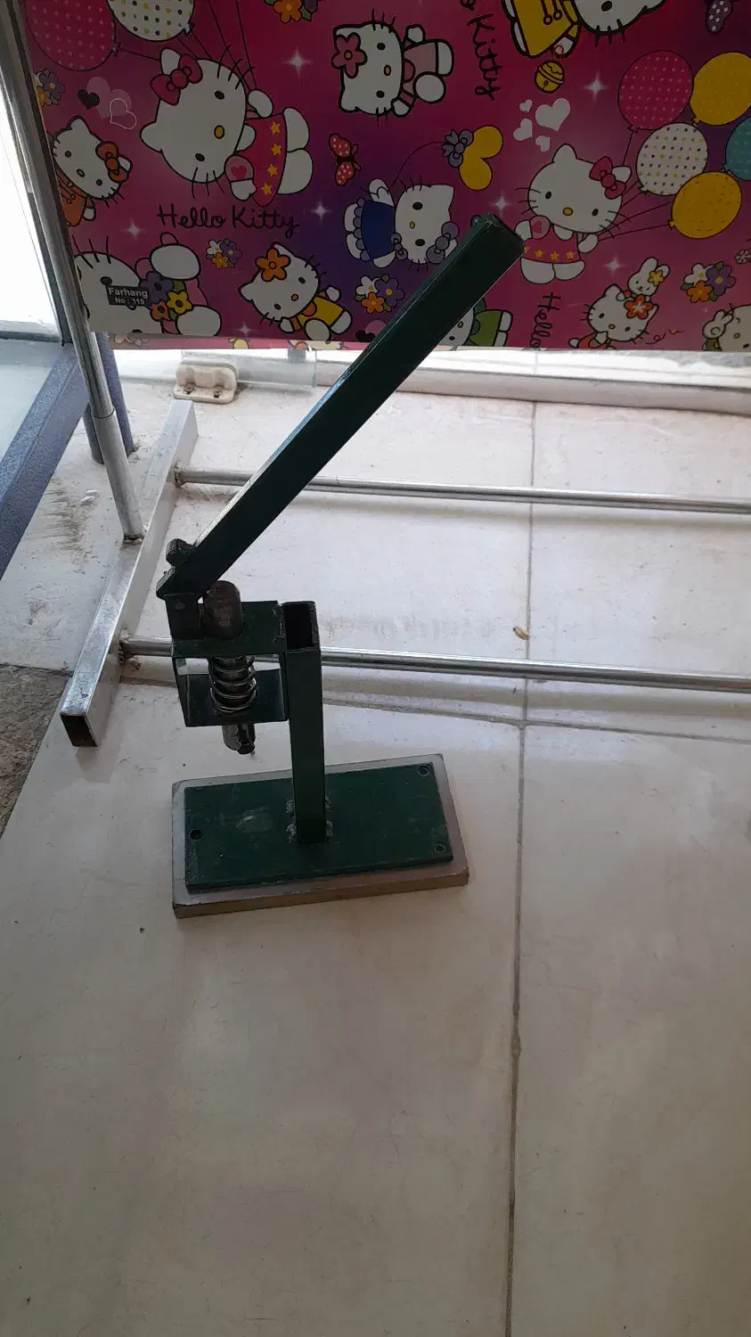 دستگاه پانچ|لوازم خیاطی و بافتنی|شاهینشهر, شهرک گلدیس|دیوار