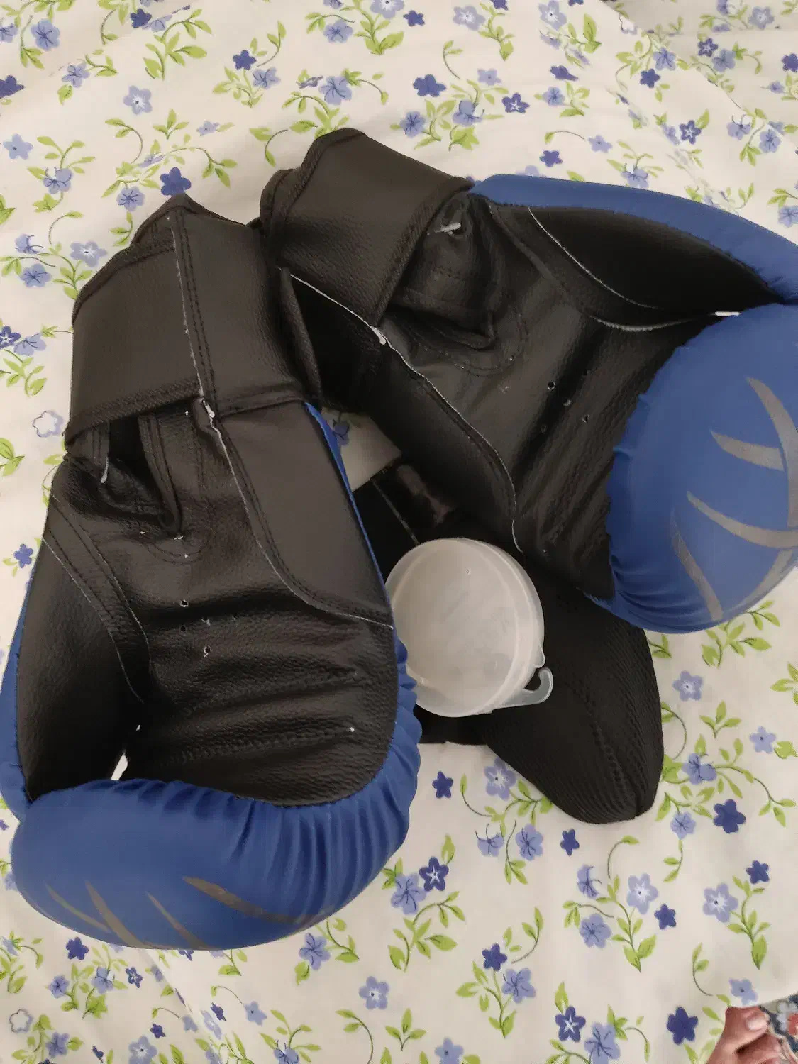 دستکش موی تای ونوم ( در حد نو )|تجهیزات ورزشی|کلاله, |دیوار