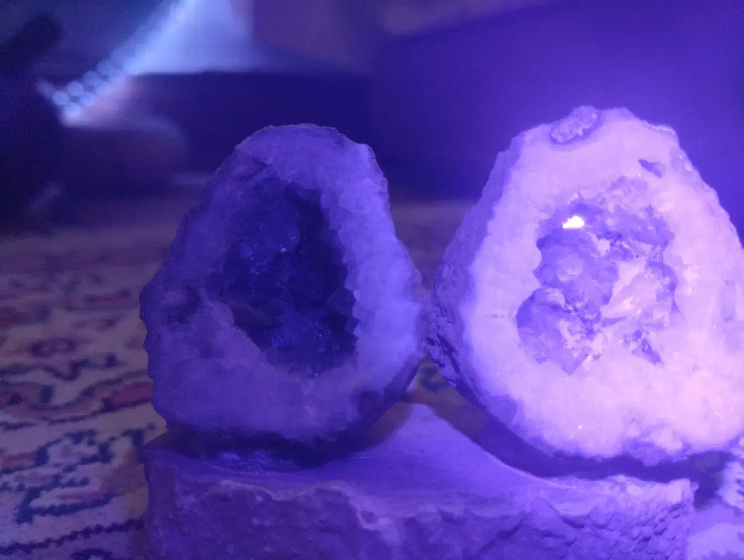 توپی آمیتیست زیبا|جواهرات|پرند, فاز ۶|دیوار