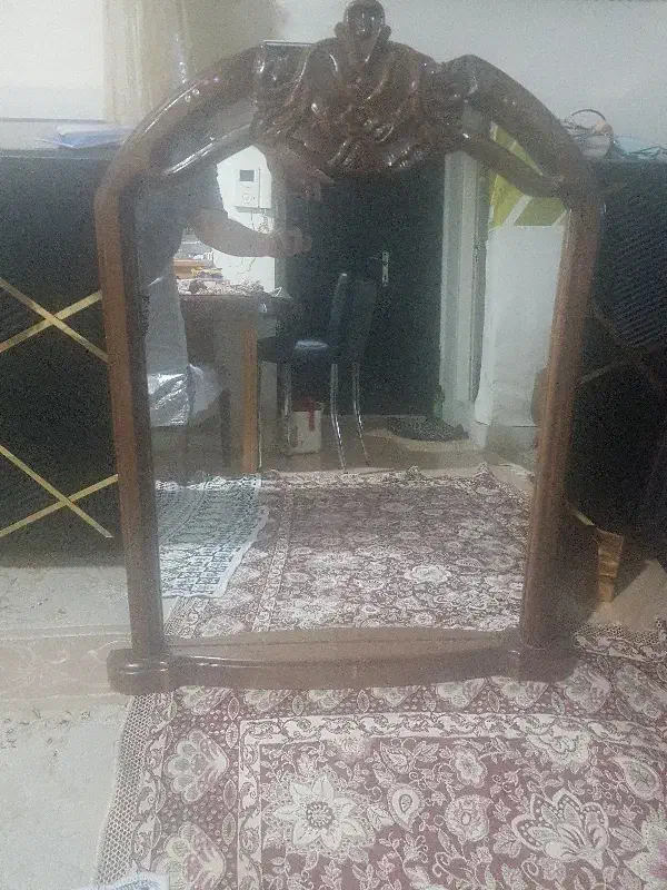 آینه روی میز آرایش با قاب چوبی کاملاً مرغوب|آینه|شهریار, شهرک وائین|دیوار