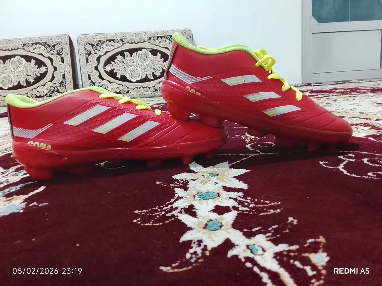 کفش ورزشی|ورزش‌های توپی|اسفرورین, |دیوار