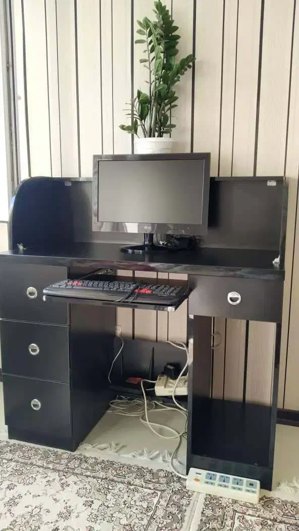 میز تحریر و کامپیوتر ( در حد نو  )|میز تحریر و کامپیوتر|تهران, استخر|دیوار