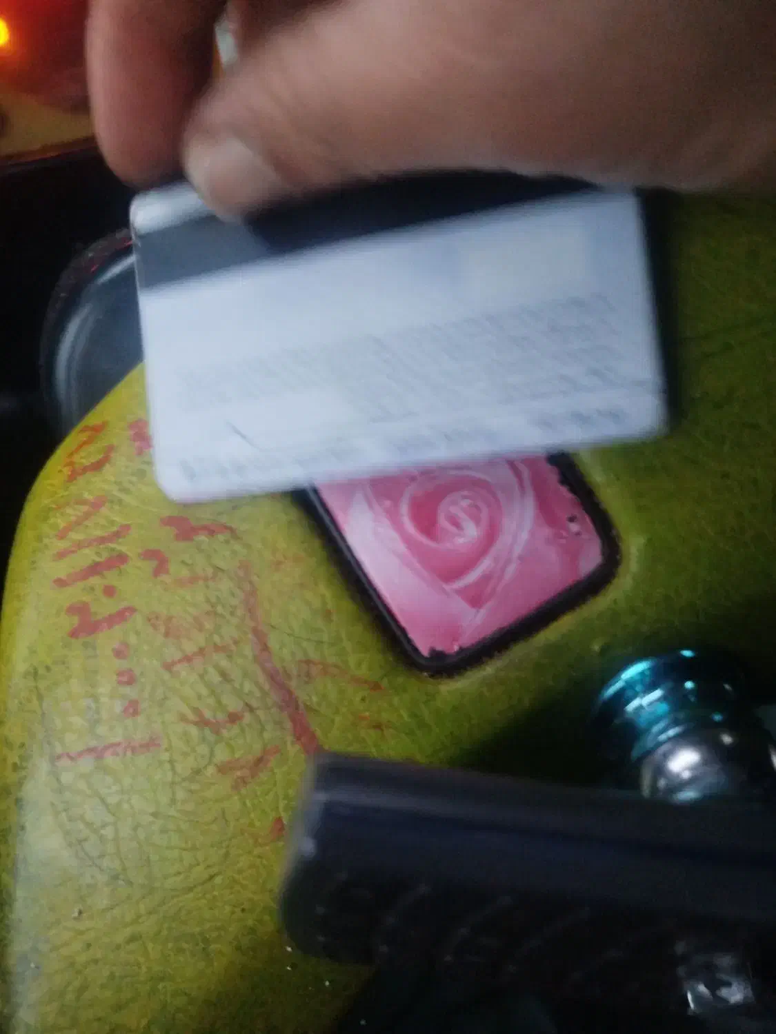 کارته گمشده|اشیا|دهدشت, |دیوار