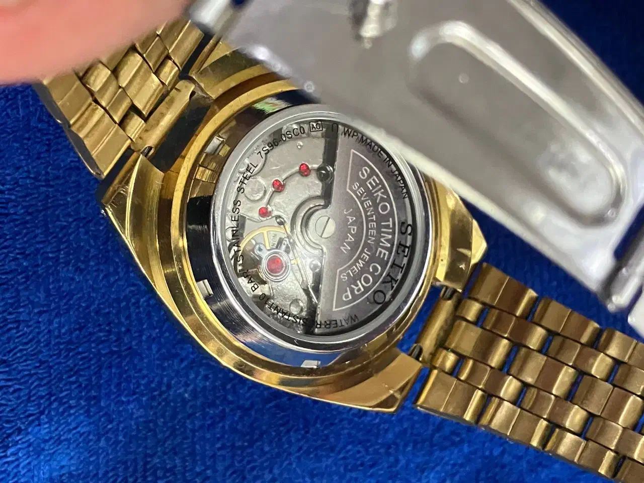 ساعت مچی|ساعت|قروه, |دیوار