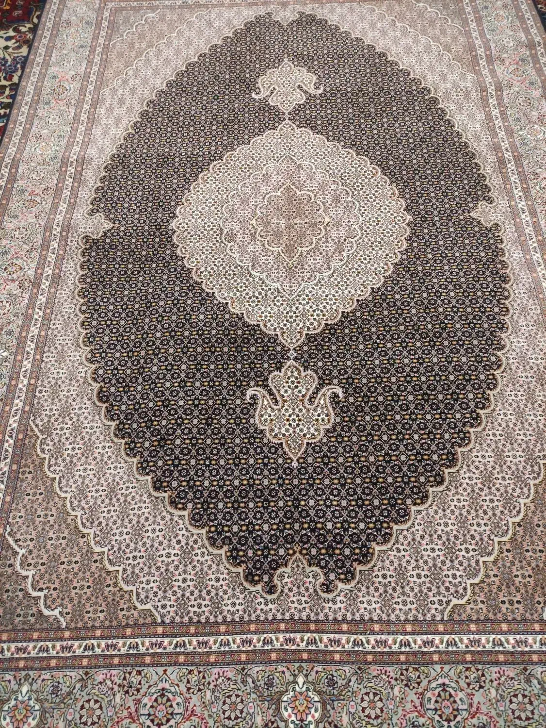 فرش دستباف ماهی|فرش|شیراز, نیایش|دیوار