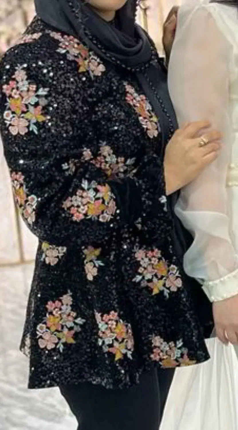 لباس مجلسی|لباس|لاهیجان, شیشه گران|دیوار